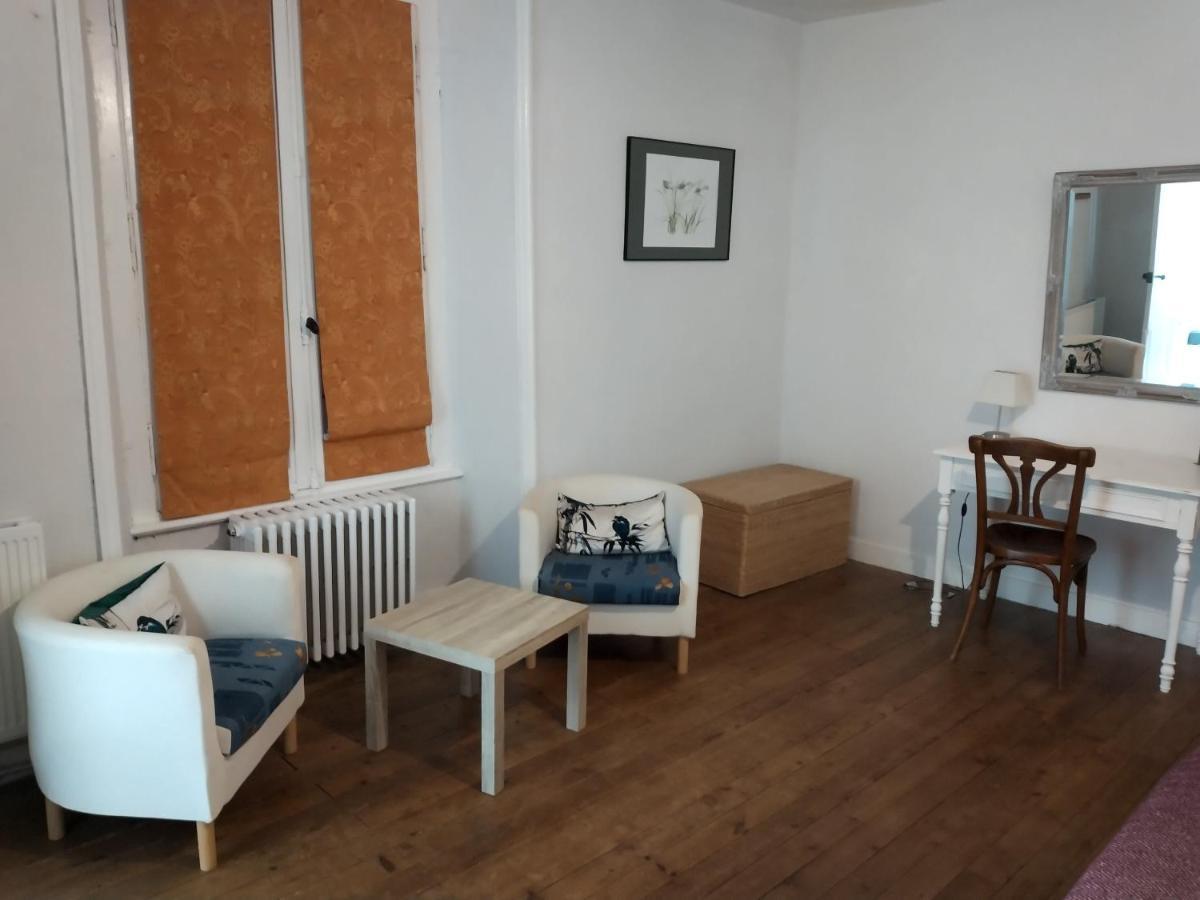 Bed and Breakfast Le Voltaire Airvault Экстерьер фото