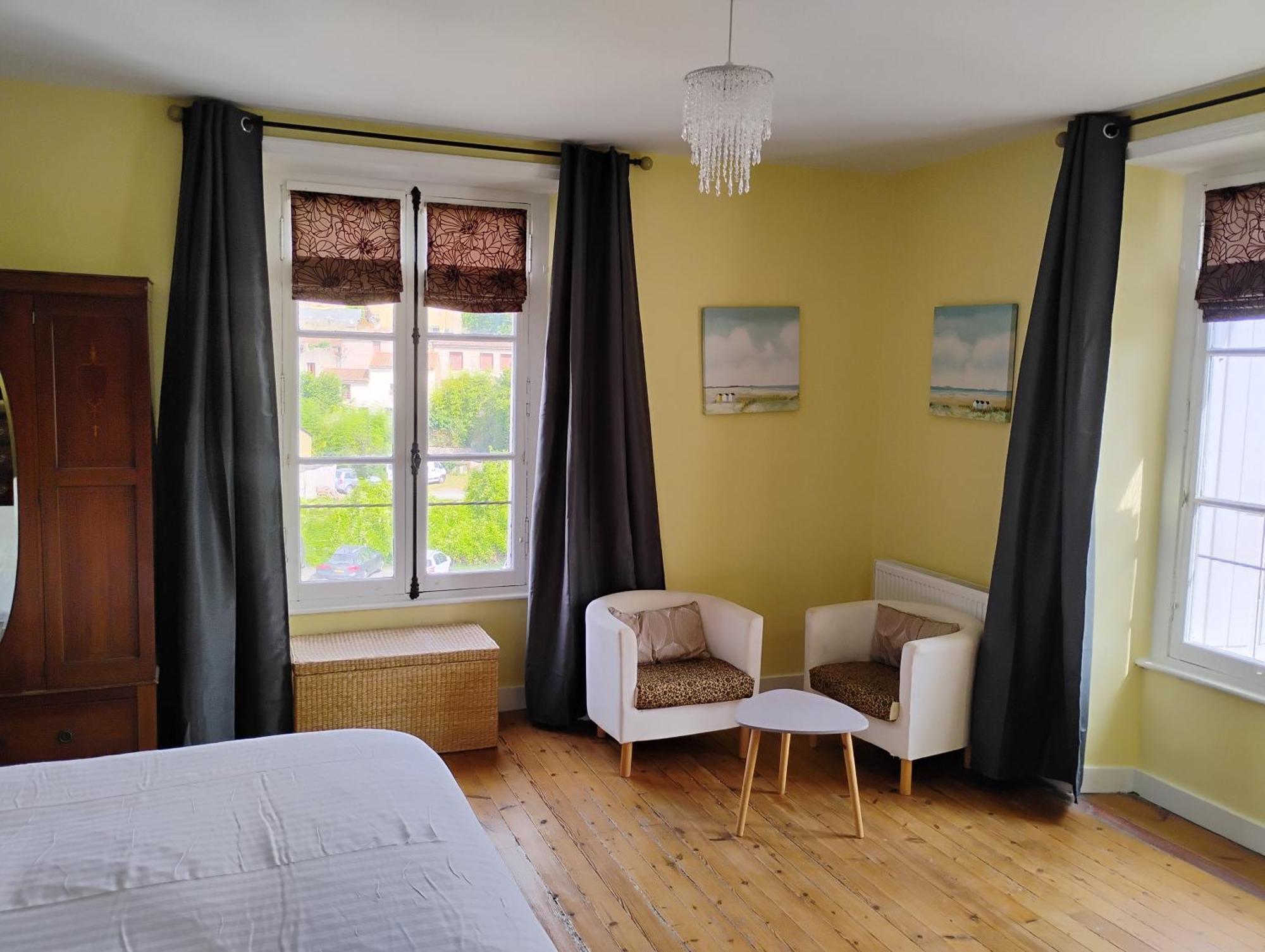 Bed and Breakfast Le Voltaire Airvault Экстерьер фото
