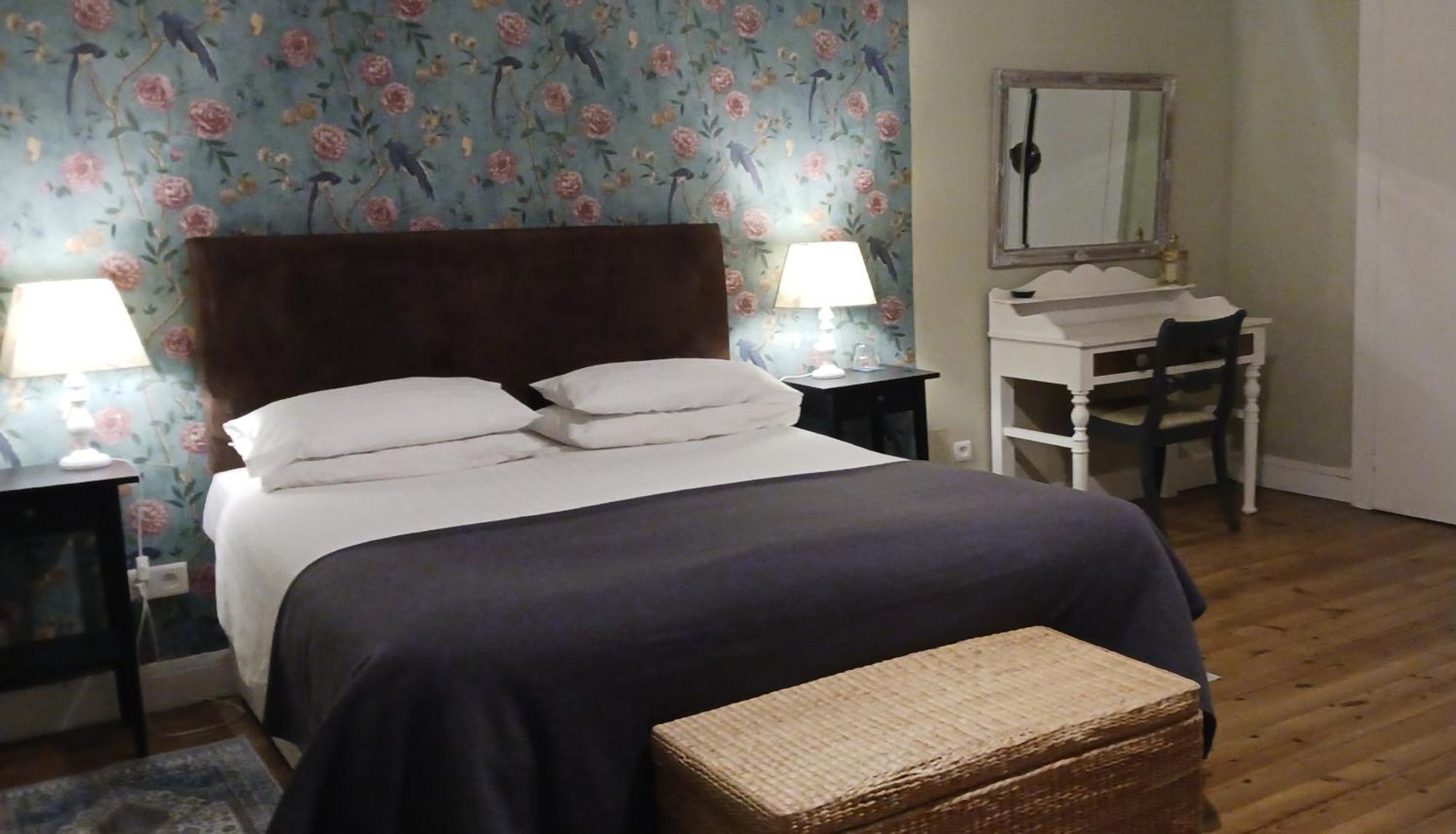 Bed and Breakfast Le Voltaire Airvault Экстерьер фото