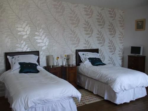Bed and Breakfast Le Voltaire Airvault Экстерьер фото